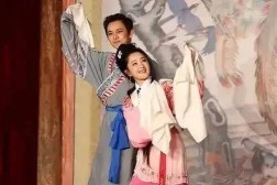 文娱圈大瓜频爆真假迷人眼:宋祖儿、曾志伟、华少风云全领会(王想聪华丽寿辰宴!35万海胆引热议父亲债务压力成中央)
